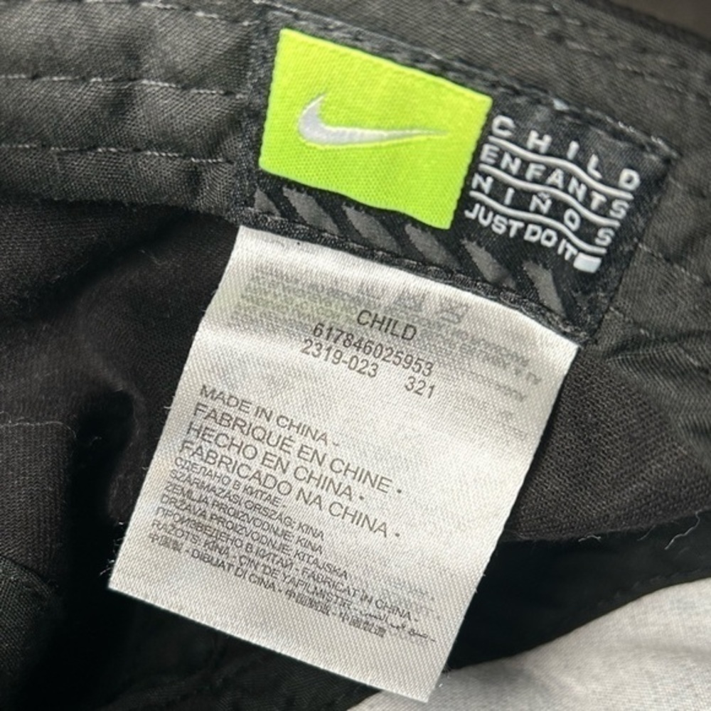 KIDS NIKE BLACK LOGO HAT - Picture 3 of 3